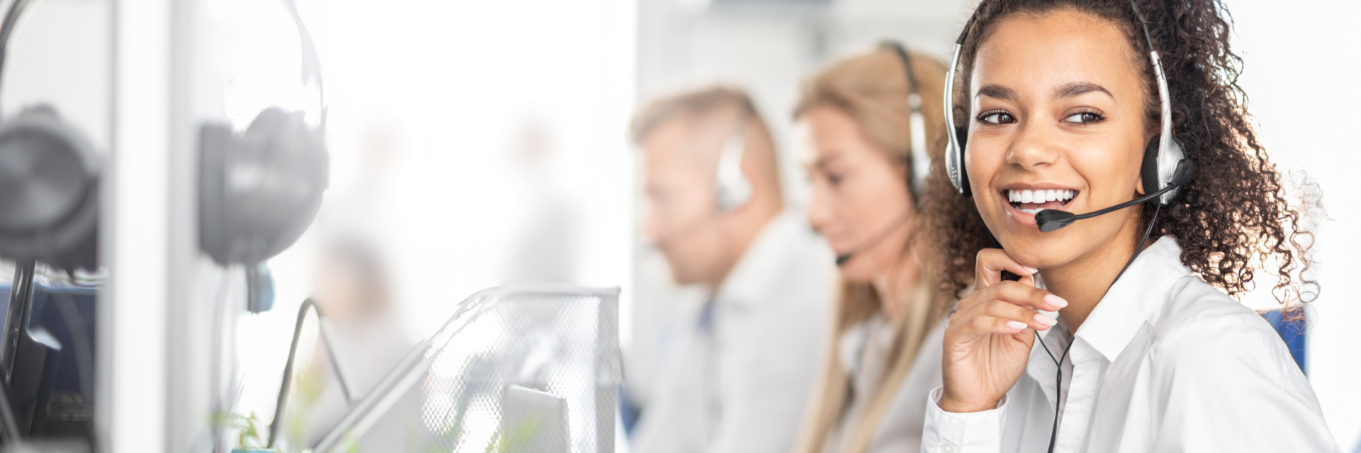 customer support 2400 x 800